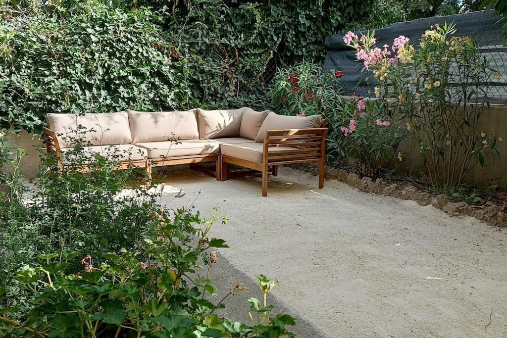 Grand Appartement, 2 Chambres Et Jardin ニーム エクステリア 写真